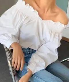 オフショルダー　ブラウス