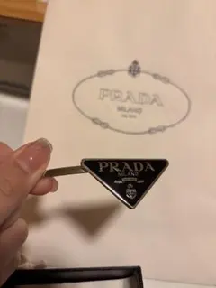 超美品 【入手困難】PRADA ブラックレザーブローチ 一度使用したのみ
