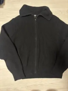 UNIQLO黒いリブ編みジッパー付きセーター