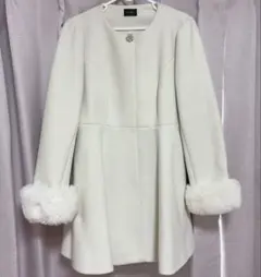 evelyn ノーカラー ビジュー コート ホワイト