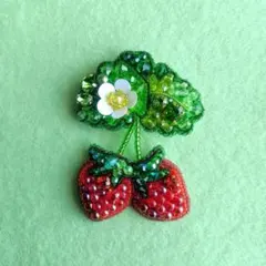 いちご ビーズ刺繍ブローチ ハンドメイド