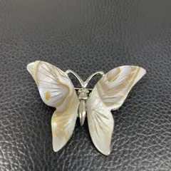 蝶ブローチ