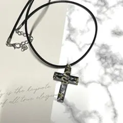 クロス型ペンダント ネックレス 黒と金色