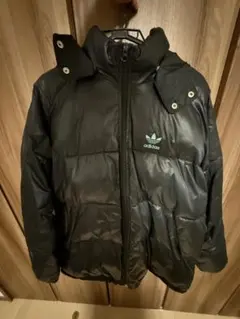 adidas フード付き ブラック ダウンジャケット