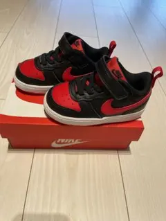 Nike スニーカー レッド/ブラックのサムネイル
