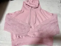 ウィゴー　ピンク フード付き クロップドパーカー