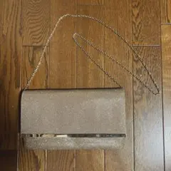 ゴールド　クラッチバッグ チェーンストラップ