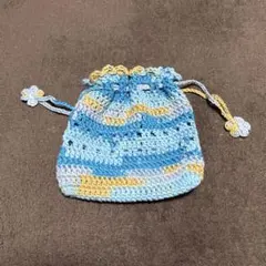 青と茶色の編み物巾着袋