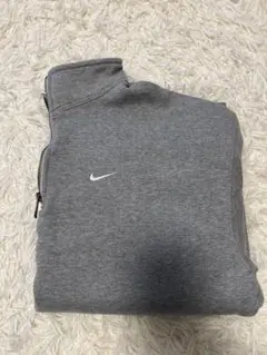 ナイキ ソロ スウッシュ 1/4ジップ