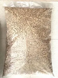 硬質鹿沼土 中粒 2L (多肉植物などの水捌け重視の配合土に)のサムネイル