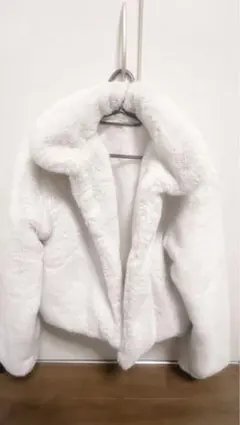 ホワイトファーショートジャケット