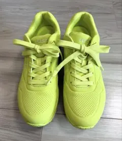 SKECHERS ネオンイエロースニーカー
