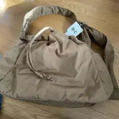 UNIQLO C ソフトパフィーショルダーバッグ　ブラウン