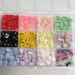 ネイルパーツ・デコパーツまとめ売りケース付き　大量ミニフラワーセット