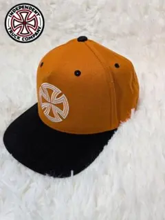【INDEPENDENT】アイアンクロス　刺繍ロゴ　キャップ　オレンジ×ブラックのサムネイル