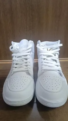 ナイキ エア ジョーダン1MID/ホワイト
