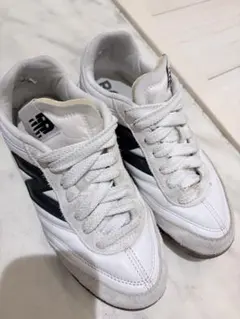 Newbalance ホワイトレザー スニーカー 黒いストライプ