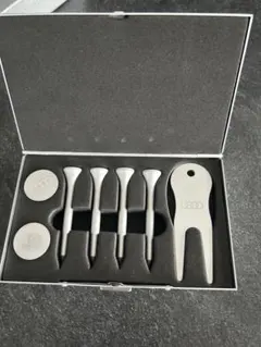 Audi ゴルフ　マーカー、ティー、グリーンフォークのセット　新品未使用