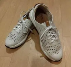 【ほぼ新品】クラークス　白メッシュ　スニーカー22cm