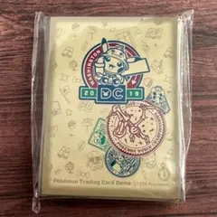 【海外希少品】 WCS2019 ワシントン大会 ピカチュウ スリーブ 縦 海外希少品】 WCS2019 ワシントン大会 ピカチュウ スリーブ 縦 - メルカリ