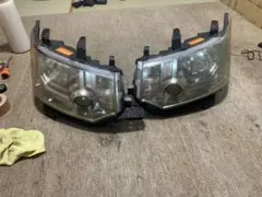 MITSUBISHI 三菱　デリカ　ヘッドライトのサムネイル