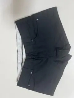 黒 ショートパンツ