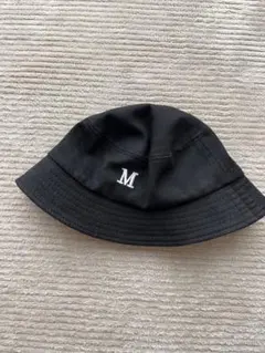 【KIDS】黒いコットンバケットハット Mの刺繍付き