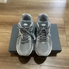 New Balance グレー スニーカー2002R