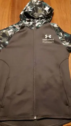 UNDER ARMOUR フルジップパーカー 【美品】