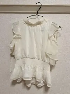 ホワイト フリル ノースリーブ トップス