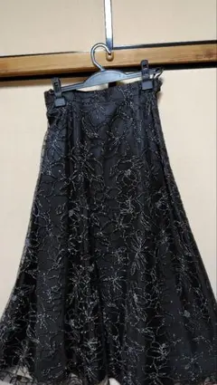 刺繍入り黒フレアスカート Lサイズ