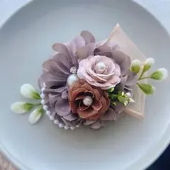 563ハンドメイドコサージュ　卒園式入園式　ハレの日　グレージュ×パール