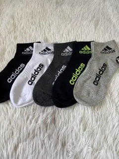 【新品未使用品】adidas メンズ靴下 5足 25-27cmのサムネイル