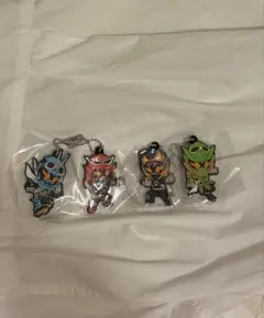 仮面ライダー　ガッチャード　ラバーマスコット 4個セット