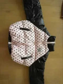ピンクの水玉ダウンジャケット