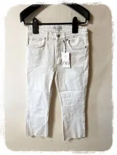 ☘️P1☘新品 ZARA ストレッチ ホワイト クロップド フレア デニム 42