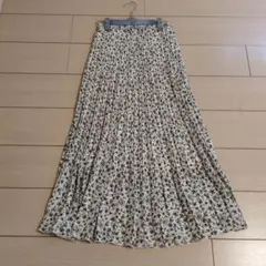 LOWRYS FARM花柄プリーツスカート ホワイト系