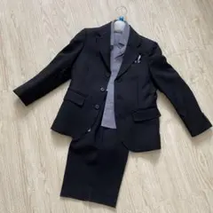 黒いストライプフォーマルスーツ