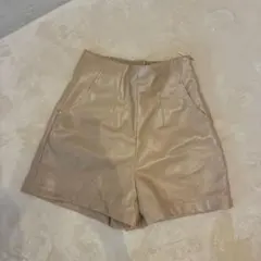 OLIVE des OLIVE ベージュショートパンツ　レザー風