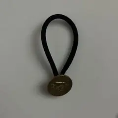 イルビゾンテ金属飾り付き黒ヘアゴム