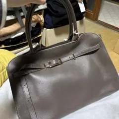 新品 Aga ブラウンレザー トートバッグ ゴールド金具　通勤　キレイめ　完売のサムネイル