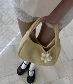 スクエアレザーショルダーバッグ nugu