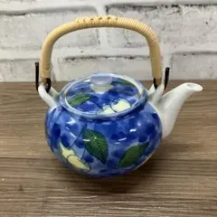 新品】紺撫子柄 6号土瓶 (網付き) 有田焼 - メルカリ