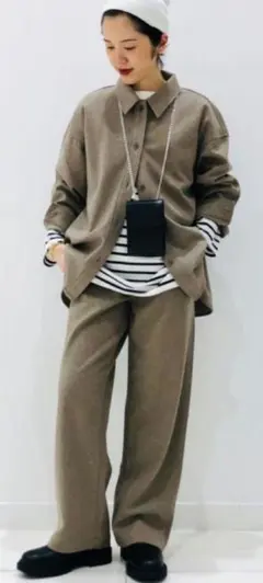 ユニクロ　セットアップ　ブラッシュドジャージー　シャツ　パンツ　ベージュ