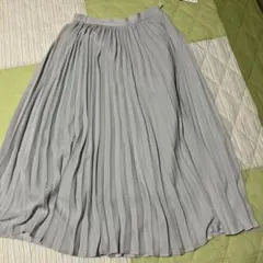 GU プリーツミディースカート