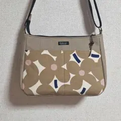 ラウンドショルダーバックハンドメイド　よもぎ北欧柄ベージュ