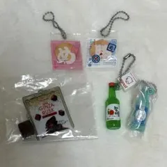 ガチャ　ミニチュアチャームセット　めんべい、チャミスル、ギンビス