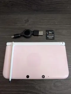 ニンテンドー3DSLL　ピンク×ホワイト　充電ケーブル　タッチペン　SDカード