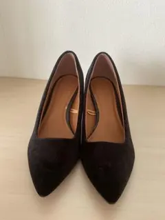 美品　ブラックパンプス　チャンキーヒール　23、５