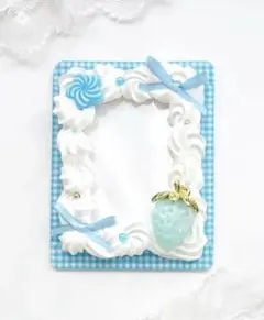 ホイップデコ　B8硬質トレカケース　水色　ギンガムチェック　いちご